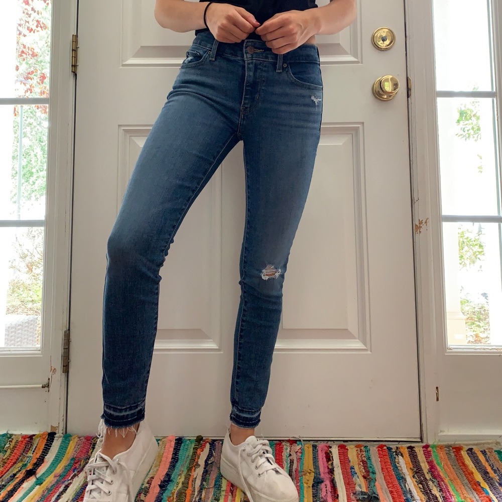 🌸LEVI’S 711 Mid Rise skinny🌸